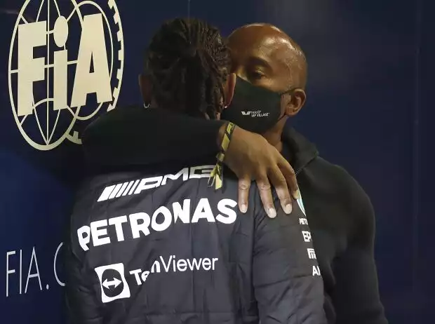Lewis Hamilton mit seinem Vater Anthony Titel-Bild zur News: Lewis Hamilton mit seinem Vater Anthony
