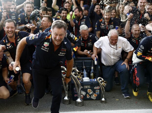 Titel-Bild zur News: Christian Horner und Red Bull jubeln über den Formel-1-WM-Titel 2023