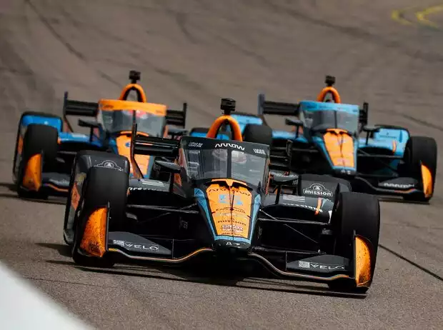 Pato O'Ward, hier mit seinen McLaren-Teamkollegen Felix Rosenqvist, Alexander Rossi, will ein neues IndyCar-Chassis Titel-Bild zur News: Pato O'Ward, hier mit seinen McLaren-Teamkollegen Felix Rosenqvist, Alexander Rossi, will ein neues IndyCar-Chassis