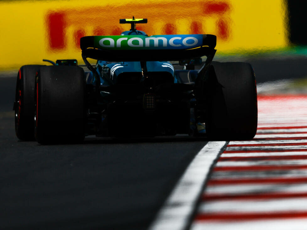 Fernando Alonso (Aston Martin AMR23) beim Formel-1-Rennen in Ungarn 2023