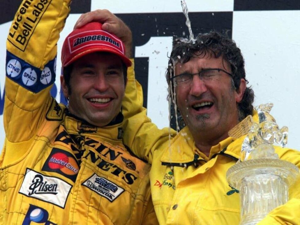 Heinz-Harald Frentzen und Eddie Jordan auf dem Formel-1-Podium