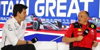Toto Wolff und Frederic Vasseur bei einer Formel-1-Pressekonferenz