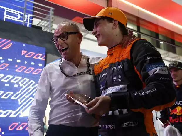 Stefano Domenicali und Oscar Piastri beim Formel-1-Sprint in Katar Titel-Bild zur News: Stefano Domenicali und Oscar Piastri beim Formel-1-Sprint in Katar
