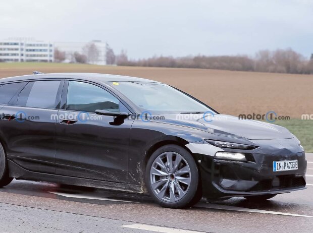 Titel-Bild zur News: Audi A6 e-tron Avant als Erlkönig