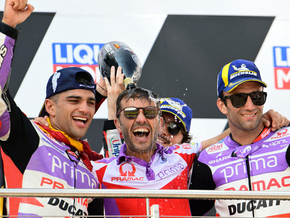 Gino Borsoi mit Jorge Martin, Francesco Bagnaia, Johann Zarco