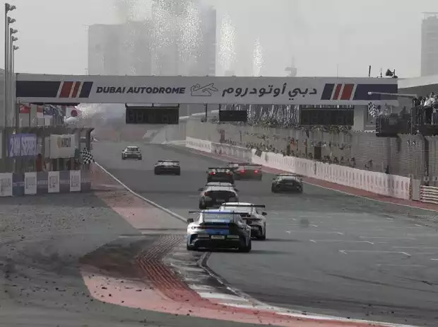 Zieleinlauf bei den 24h Dubai 2022 Titel-Bild zur News: Zieleinlauf bei den 24h Dubai 2022
