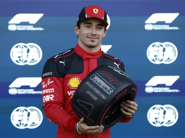 Charles Leclerc mit einem Pirelli-Pole-Award in der Formel-1-Saison 2023