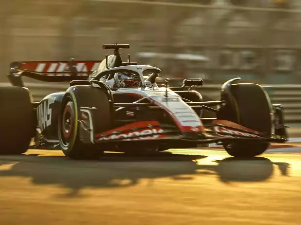 Kevin Magnussen im Haas VF-23 beim Formel-1-Finale 2023 in Abu Dhabi Titel-Bild zur News: Kevin Magnussen im Haas VF-23 beim Formel-1-Finale 2023 in Abu Dhabi