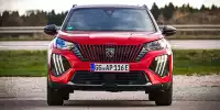 Bild zum Inhalt: Peugeot e-2008 (2023) im Test: Besser dank 115 kW?