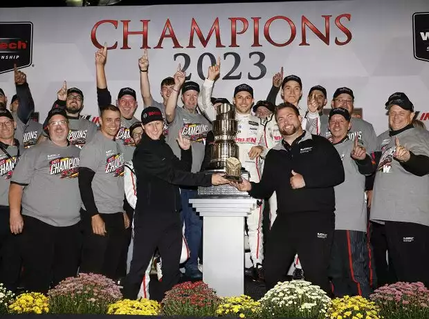 Action Express Racing holte beim Petit Le Mans den Titel auf nicht unumstrittene Art und Weise Titel-Bild zur News: Action Express Racing holte beim Petit Le Mans den Titel auf nicht unumstrittene Art und Weise