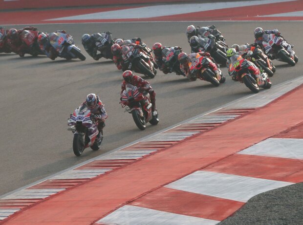 Start zum MotoGP-Sprint auf dem Buddh International Circuit in Noida 2023: Jorge Martin führt