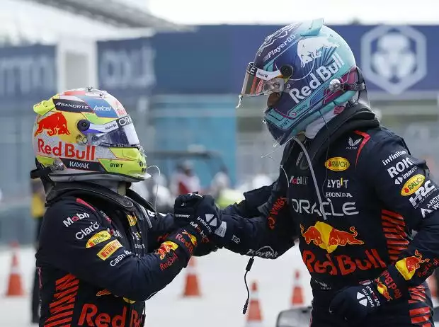 Sergio Perez gratuliert Max Verstappen zum Sieg in Miami 2023 Titel-Bild zur News: Sergio Perez gratuliert Max Verstappen zum Sieg in Miami 2023