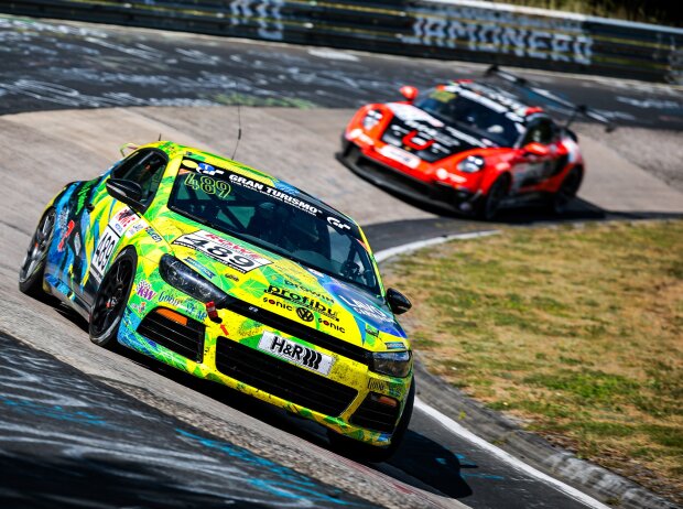 Rennfahrzeuge der NLS auf der Nürburgring-Nordschleife Rennfahrzeuge der NLS auf der Nürburgring-Nordschleife