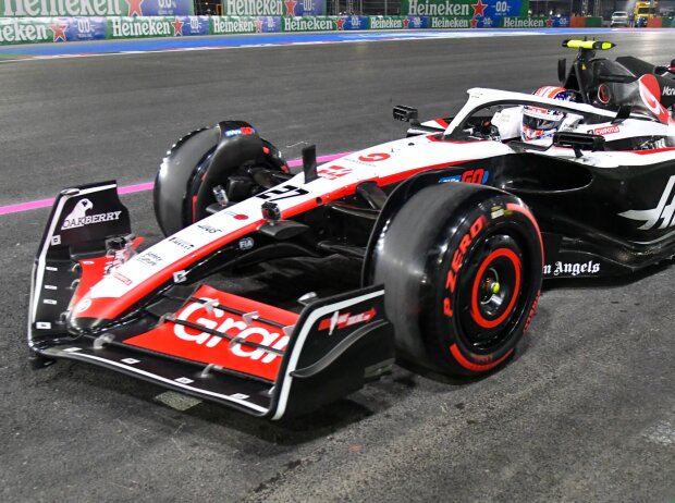 Nico Hülkenberg im Haas VF-23 beim Formel-1-Rennen in Las Vegas 2023 Nico Hülkenberg im Haas VF-23 beim Formel-1-Rennen in Las Vegas 2023