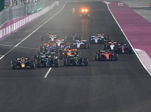 Titel-Bild zur News: Der Start zum Formel-1-Rennen in Katar 2023
