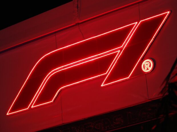 Titel-Bild zur News: Das offizielle Logo der Formel 1 als Leuchtreklame