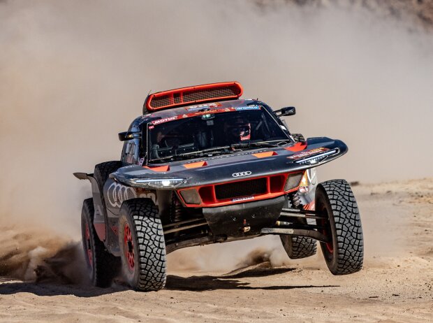 Titel-Bild zur News: Carlos Sainz (Audi) gewinnt die Rallye Dakar 2024