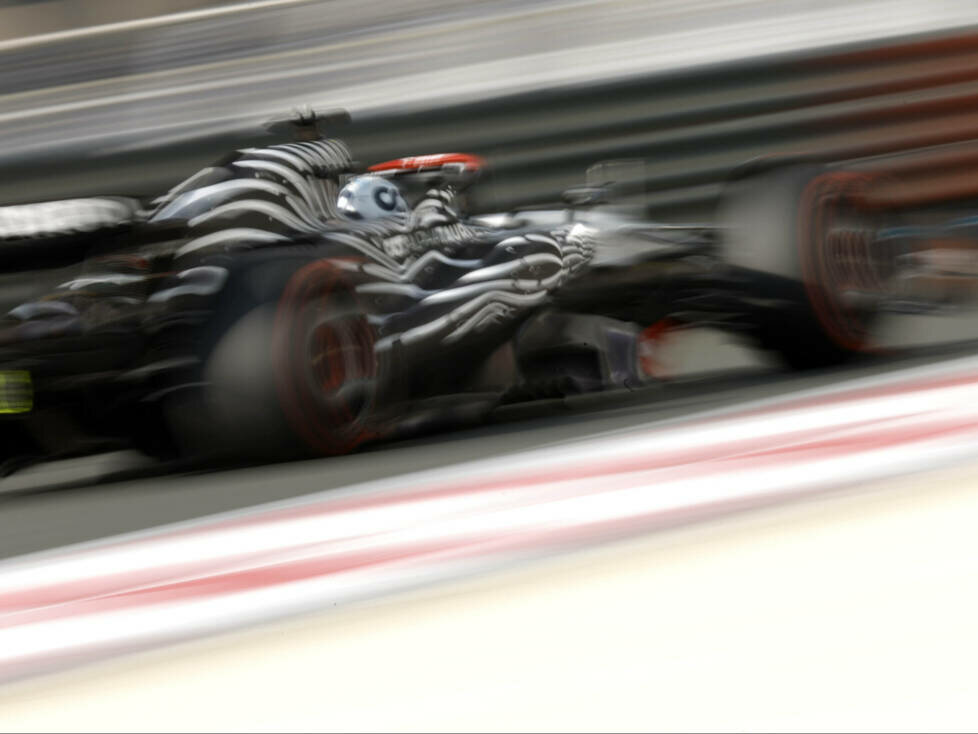 Daniel Ricciardo (AlphaTauri AT04) beim Formel-1-Rennen in Abu Dhabi 2023