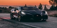 Bugatti Mistral im Sonnenuntergang