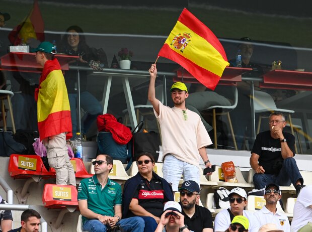 Titel-Bild zur News: Spanische Fans beim Formel-1-Rennen in Barcelona