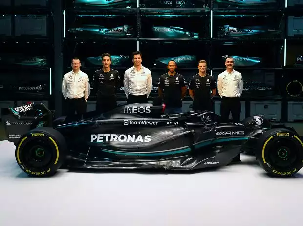 Launch des Mercedes W14 Titel-Bild zur News: Launch des Mercedes W14
