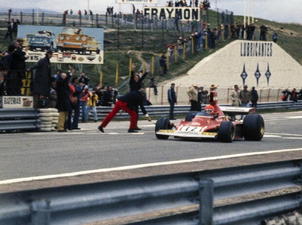Niki Lauda bei seinem ersten Formel-1-Sieg 1974