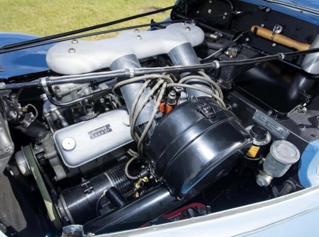 Titel-Bild zur News: Motor des BMW 327