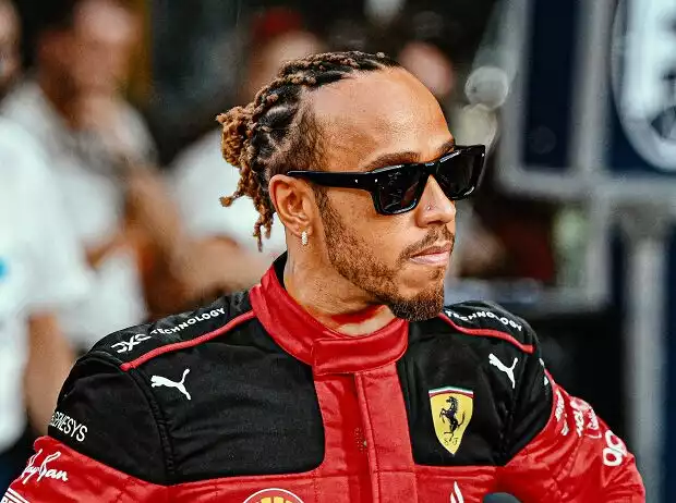 Fotomontage: Lewis Hamilton im Ferrari-Overall Titel-Bild zur News: Fotomontage: Lewis Hamilton im Ferrari-Overall