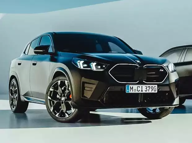 BMW X2 M35i xDrive in frozen black Metallic Titel-Bild zur News: BMW X2 M35i xDrive in frozen black Metallic