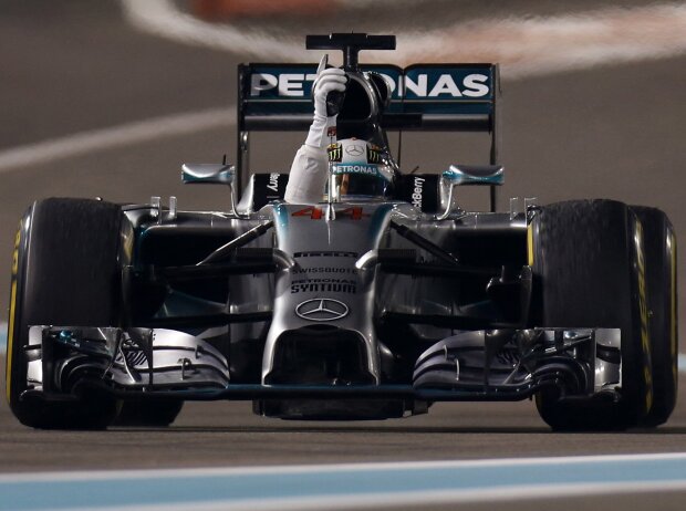 Titel-Bild zur News: Lewis Hamilton jubelt über seinen Formel-1-WM-Titel 2014
