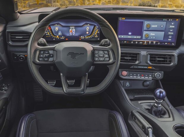 Cockpit des Ford Mustang