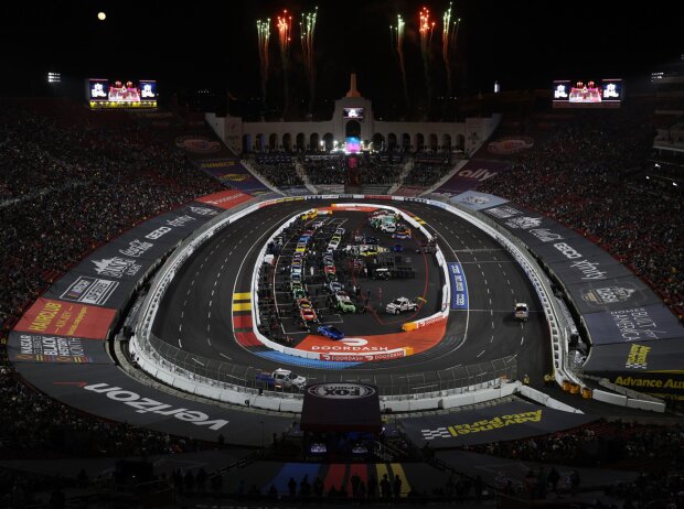 Titel-Bild zur News: NASCAR-Clash im Los Angeles Memorial Coliseum