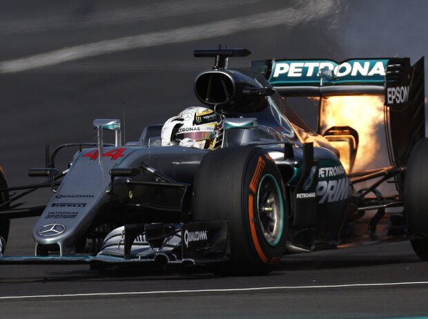 Titel-Bild zur News: Lewis Hamiltons Ausfall beim Formel-1-Rennen 2016 in Malaysia