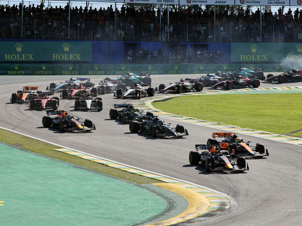 Max Verstappen, Lando Norris, George Russell, Lewis Hamilton, Sergio Perez