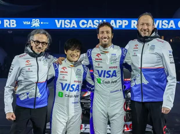 Titel-Bild zur News: Teamchef Laurent Mekies, Yuki Tsunoda, Daniel Ricciardo und CEO Peter Bayer