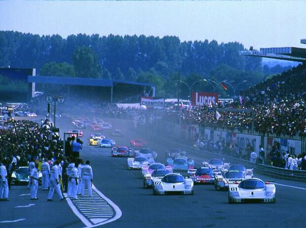 Titel-Bild zur News: Sauber-Mercedes auf dem Weg zum Sieg in Le Mans 1989