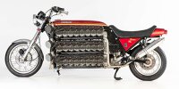 Bild zum Inhalt: Diese Kawasaki hat einen 48-Zylinder-Zweitaktmotor mit 4,2 Liter