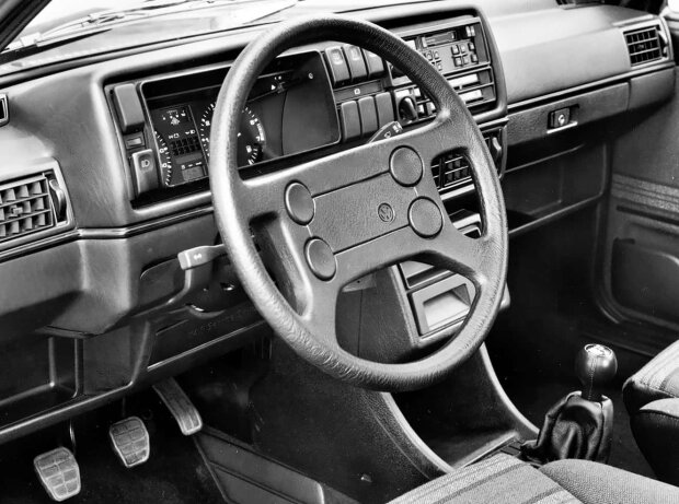 Cockpit des VW Jetta II