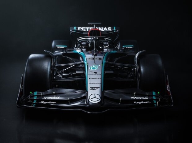Titel-Bild zur News: Der Mercedes W15 von Lewis Hamilton für die Formel-1-Saison 2024