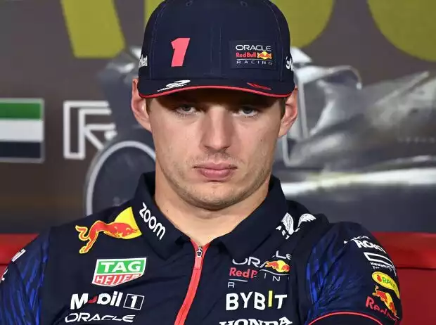 Max Verstappen bei der Formel-1-Pressekonferenz in Abu Dhabi 2023 Titel-Bild zur News: Max Verstappen bei der Formel-1-Pressekonferenz in Abu Dhabi 2023