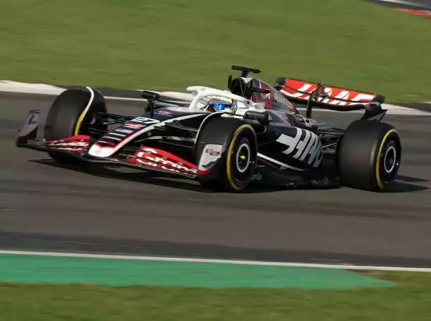 Nico Hülkenberg beim Shakedown mit dem neuen Haas VF-24 2024 in Silverstone Titel-Bild zur News: Nico Hülkenberg beim Shakedown mit dem neuen Haas VF-24 2024 in Silverstone