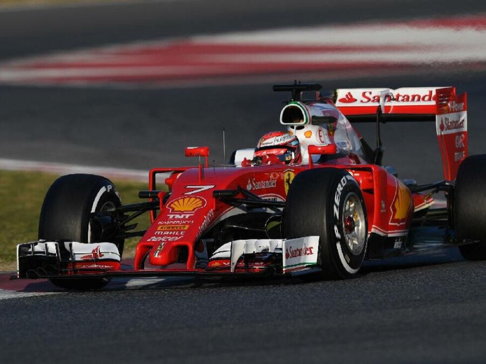 Kimi Räikkönen im Ferrari bei den Formel-1-Wintertests 2016 in Barcelona