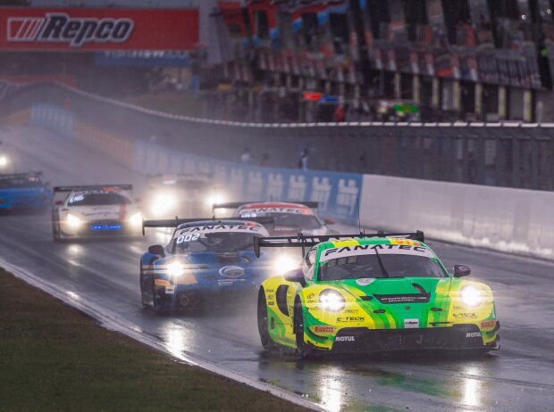 Ob Regen oder Sonne: Der Manthey-EMA-Porsche war immer vorne Ob Regen oder Sonne: Der Manthey-EMA-Porsche war immer vorne
