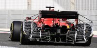 Ein Formel-1-Ferrari bei Testfahrten mit Sensoren am Heckflügel