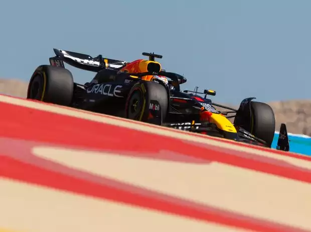 Max Verstappen (Red Bull RB20) bei Formel-1-Testfahrten in Bahrain 2024 Titel-Bild zur News: Max Verstappen (Red Bull RB20) bei Formel-1-Testfahrten in Bahrain 2024