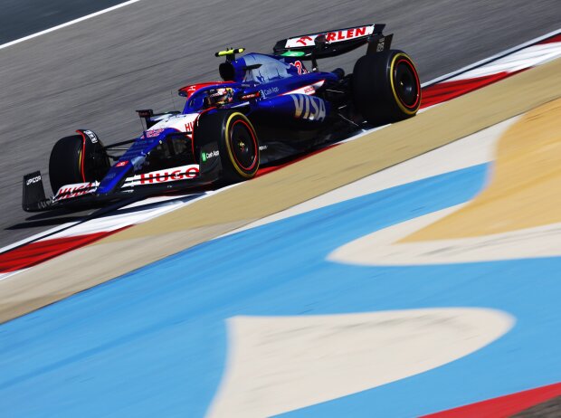 Titel-Bild zur News: Yuki Tsunoda (Racing Bulls VCARB01) bei den Testfahrten der Formel 1 in Bahrain 2024