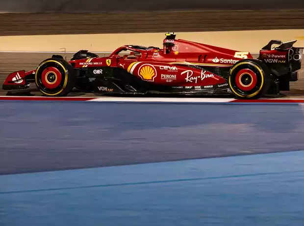 Carlos Sainz (Ferrari SF-24) bei den Formel-1-Testfahrten in Bahrain 2024 Titel-Bild zur News: Carlos Sainz (Ferrari SF-24) bei den Formel-1-Testfahrten in Bahrain 2024