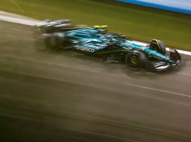 Fernando Alonso (Aston Martin AMR24) bei den Formel-1-Testfahrten in Bahrain 2024 Titel-Bild zur News: Fernando Alonso (Aston Martin AMR24) bei den Formel-1-Testfahrten in Bahrain 2024