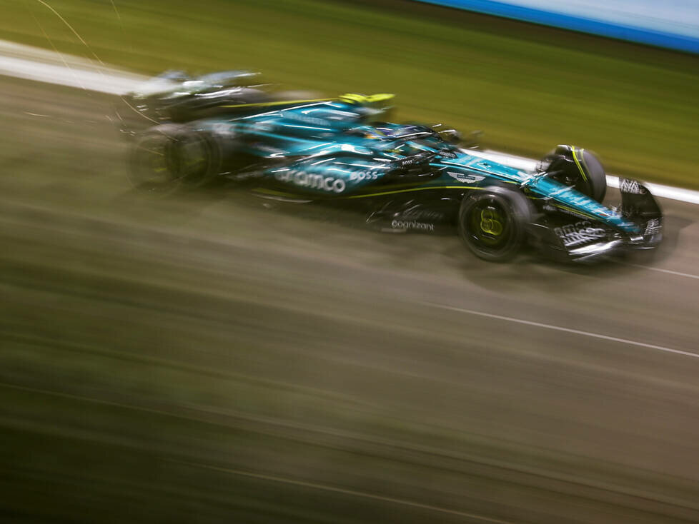 Fernando Alonso (Aston Martin AMR24) bei den Formel-1-Testfahrten in Bahrain 2024