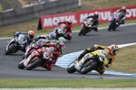 Andrea Iannone führt nach dem Start